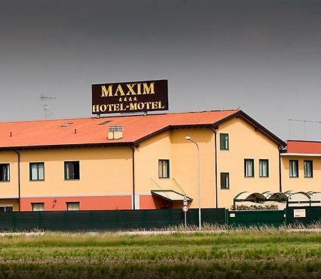 Hotel Maxim Анцола-делл'Эмилия Экстерьер фото